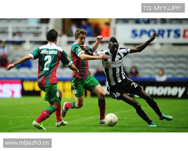 法伦斯与里奥阿维的激烈对决展现足球魅力与战术智慧的巅峰较量