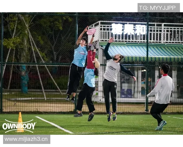 飞盘运动的灵活魅力:探秘杭州飞盘队的训练与比赛之道 飞盘运动的灵活魅力:探秘杭州飞盘队的训练与比赛之道